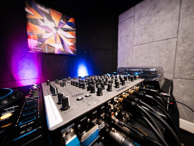 Room 19 Xone96