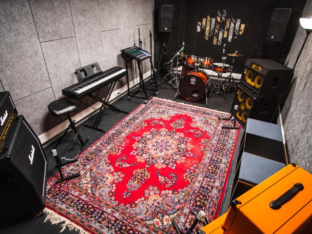 Room 1 - Pro